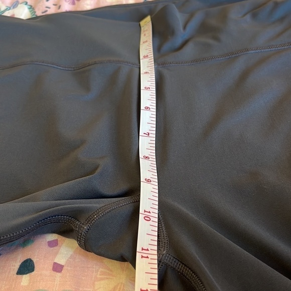 Under Armour HeatGear Compression Style Capri Pants - Picture 7 of 9